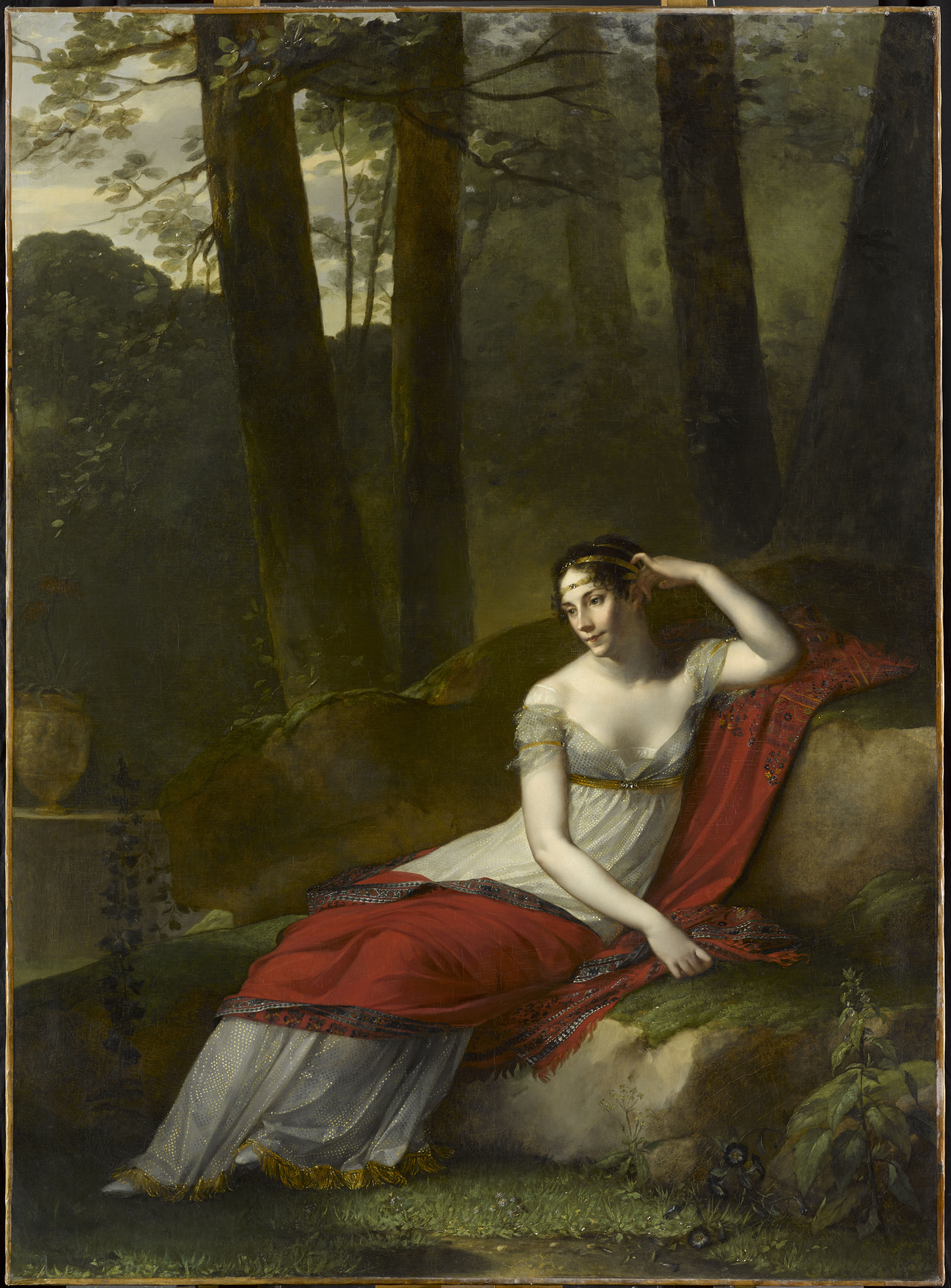 Portrait de l'impératrice Joséphine assise dans le parc de Malmaison entourée de végétation en fond