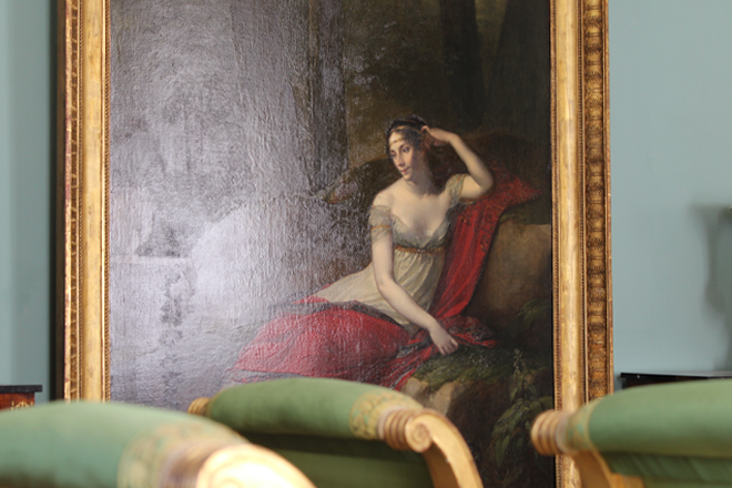 Accrochage du tableau de Prud'hon représentant l'impératrice Joséphine
