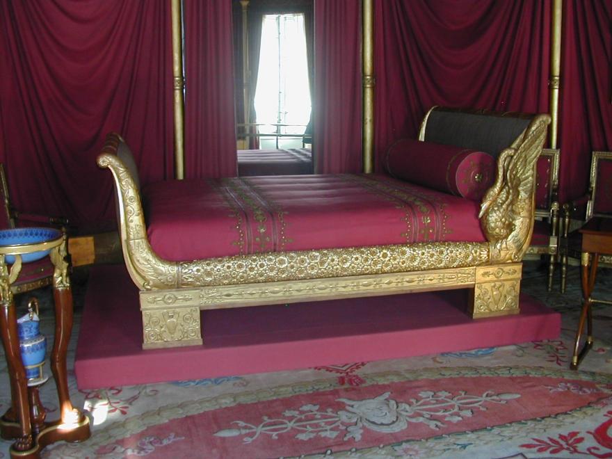 Media Name: lit_murat_installe_hd.jpg