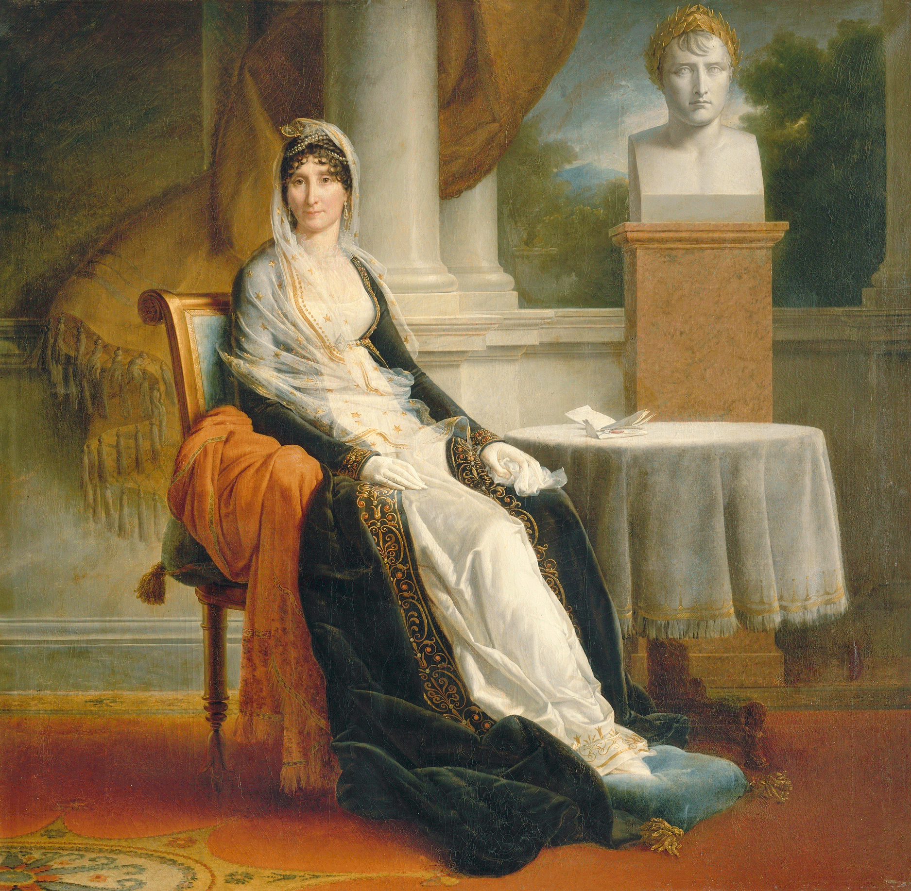 Letizia Bonaparte assise dans un fauteuil devant un buste de Napoléon.
