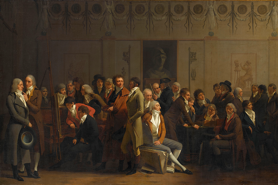 Dans un vaste atelier, des hommes discutent, d’autres regardent ou posent pour le peintre.