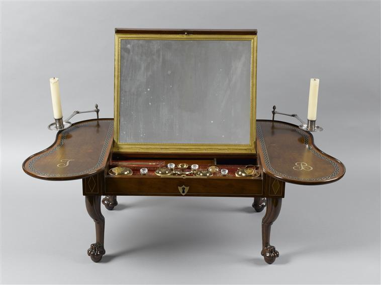 Table de lit formant nécessaire, vers 1797-1800
